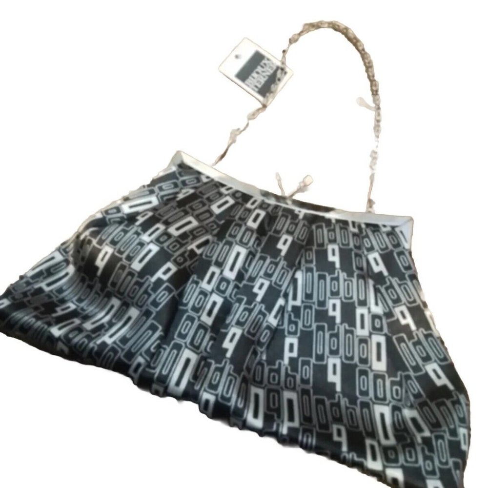 La Pegal Blacl And White Mini Kiss Look Vintage Perfect Condition P4